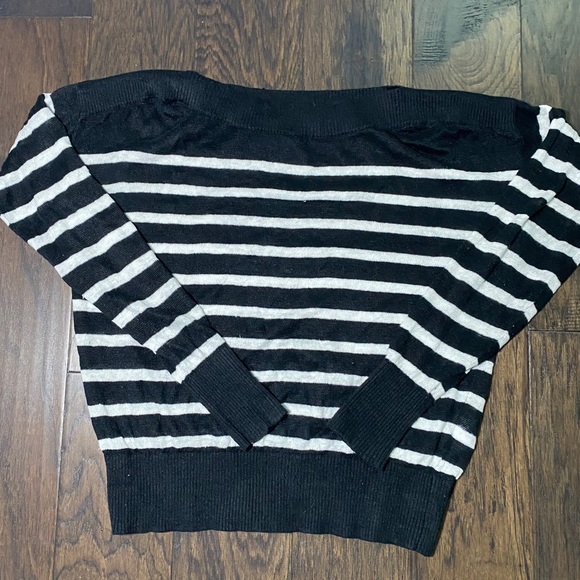 Banana Republic. Sweater. Size small. - Picture 1 of 6
